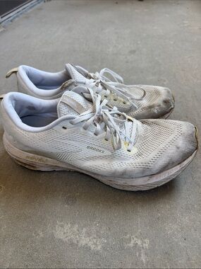 Brooks Revel Men’s White Running Shoes